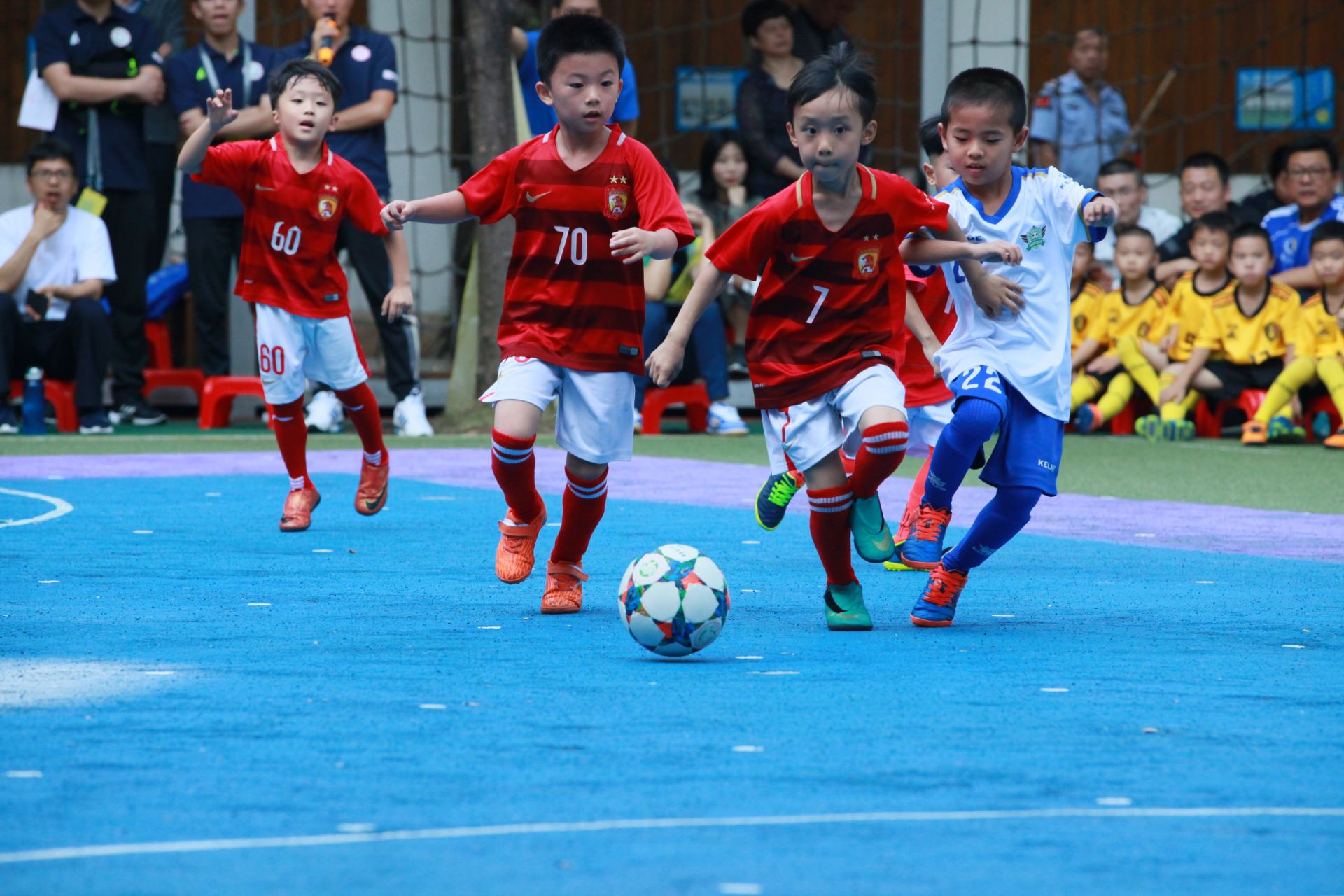 麦凯恩：詹姆斯8分是在多伦多打的，所以他的纪录在美国仍有效（麦凯恩称詹姆斯8分发生在多伦多，其纪录在美国仍然有效）