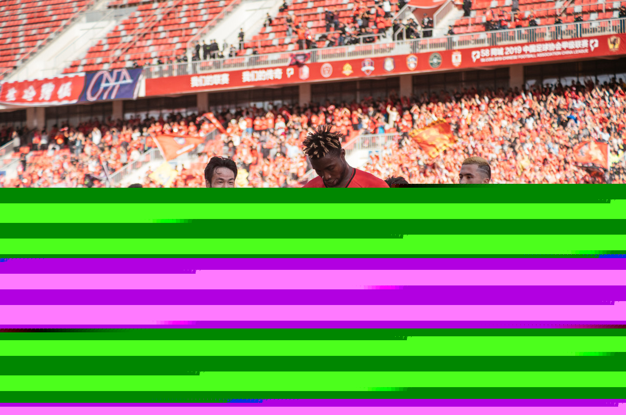 哈登狂砍55分封神！成NBA首位双队史得分王，36岁飙10记三分创多项纪录（哈登36岁轰55分飙10记三分，成NBA首位双队史得分王并刷新多项纪录）