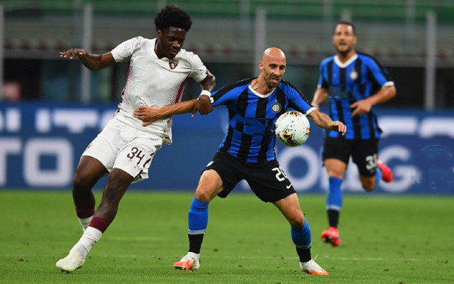 血性！韩国队球员挑衅拜合拉木，王博豪为队友出头撞倒挑事者（硬刚！韩国队员挑衅拜合拉木，王博豪挺身护队友将挑事者撞翻）